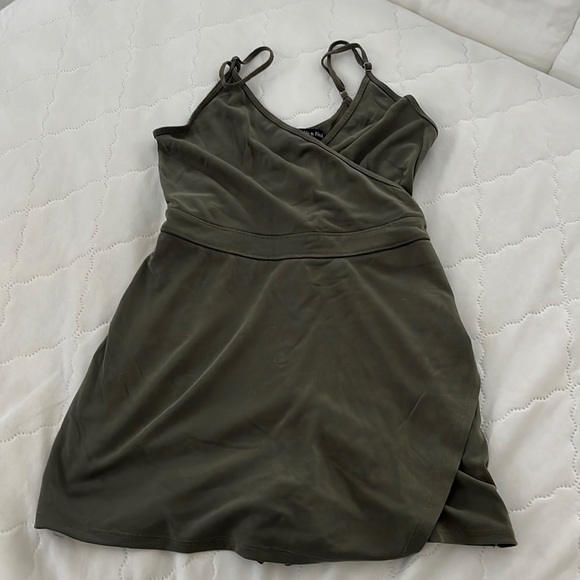 Green romper - Picture 1 of 1